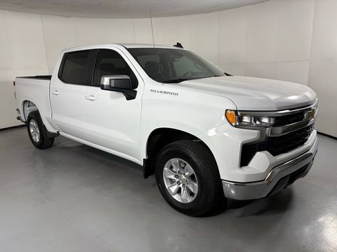 Used 2025 Chevrolet Silverado 1500 LT RWD image 2