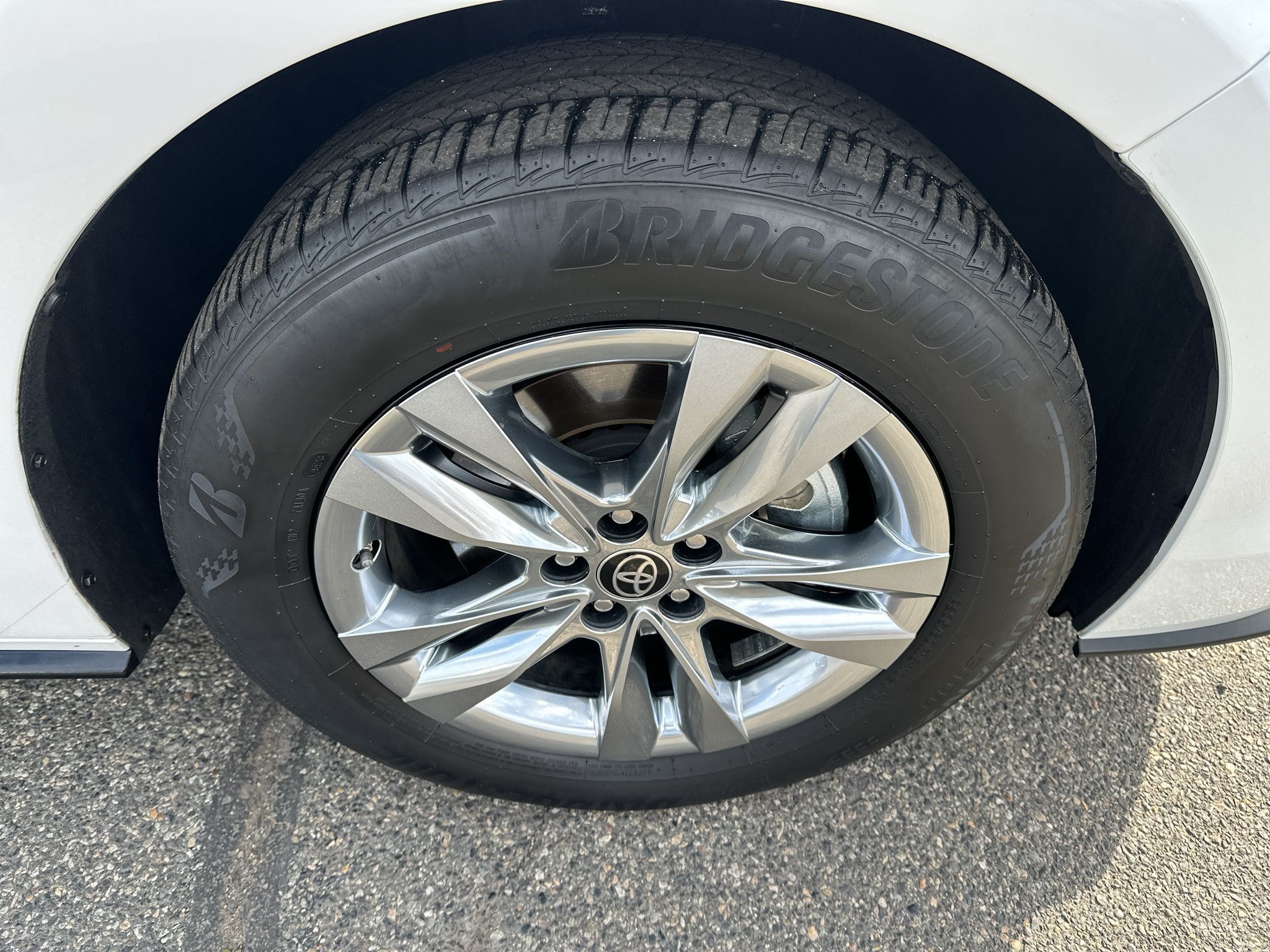 Used 2024 Toyota Sienna Limited AWD/4WD image 9