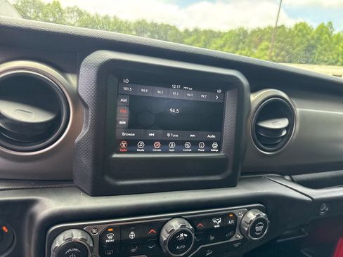 Used 2018 Jeep Wrangler Unlimited Sport S AWD/4WD image 27