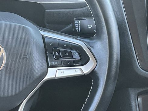 Used 2024 Volkswagen Tiguan SE image 21