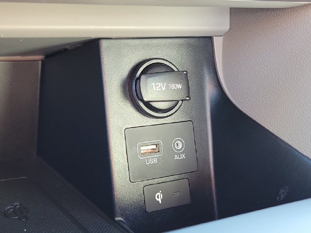 Used 2019 Hyundai Elantra Limited w/ Winter Weather Package FWD image 18