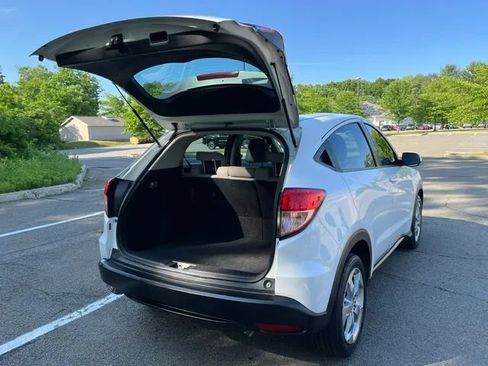 Used 2017 Honda HR-V LX image 12