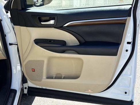 Used 2018 Toyota Highlander Limited Platinum AWD/4WD image 8