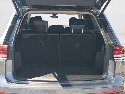 Used 2024 Volkswagen Atlas SE image 11