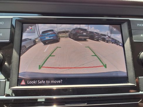 Used 2024 Volkswagen Jetta SE FWD image 11