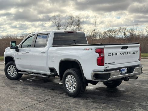Used 2024 Chevrolet Silverado 2500 LT w/ Convenience Package AWD/4WD image 2
