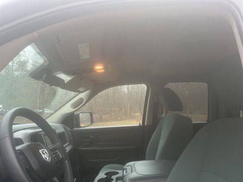 Used 2018 RAM 1500 Express w/ Black Ram 1500 Express Group image 8