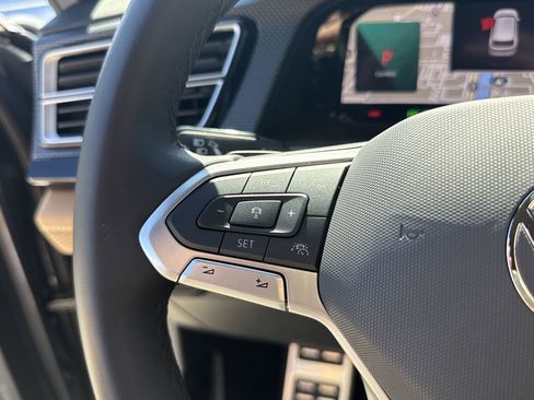 Used 2025 Volkswagen Atlas Cross Sport SEL R-Line image 16