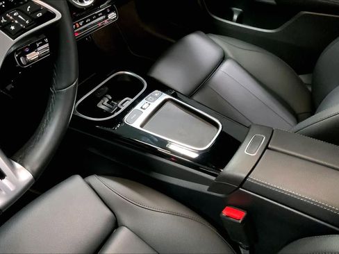 Used 2025 Mercedes-Benz CLA 250 image 15