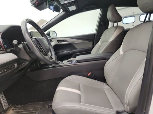 Certified 2025 Toyota Camry SE image 13