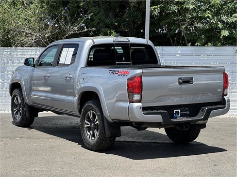 Used 2019 Toyota Tacoma TRD Sport w/ Technology Package AWD/4WD image 12