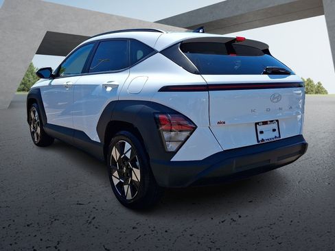 Used 2025 Hyundai Kona SEL FWD image 4