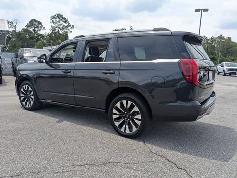 Used 2025 Ford Expedition Platinum w/ Driver's Package AWD/4WD image 6