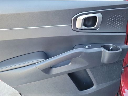 Used 2023 Kia Sorento LX image 17