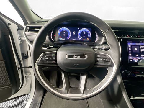 Used 2023 Jeep Grand Cherokee L Laredo image 17