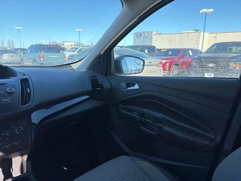 Used 2017 Ford Escape SE w/ SE Sport Appearance Package image 15