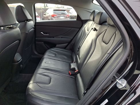 Used 2022 Hyundai Elantra Limited w/ Cargo Package image 9