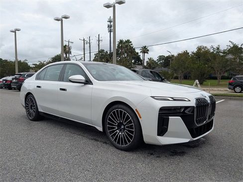 New 2025 BMW 740i image 2