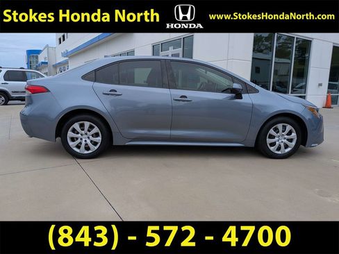 Used 2021 Toyota Corolla LE FWD image 11