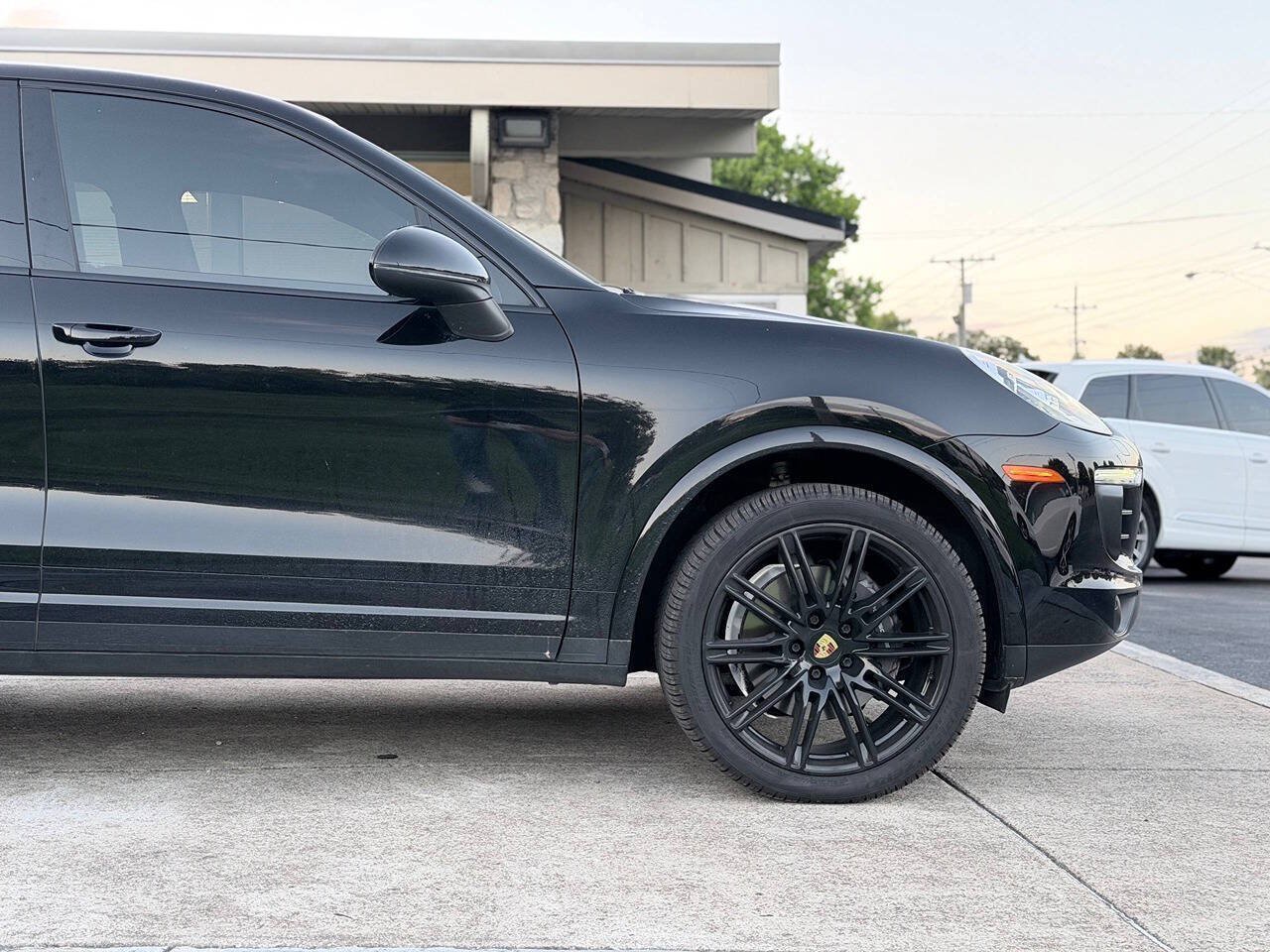 Used 2017 Porsche Cayenne Platinum Edition AWD/4WD image 16