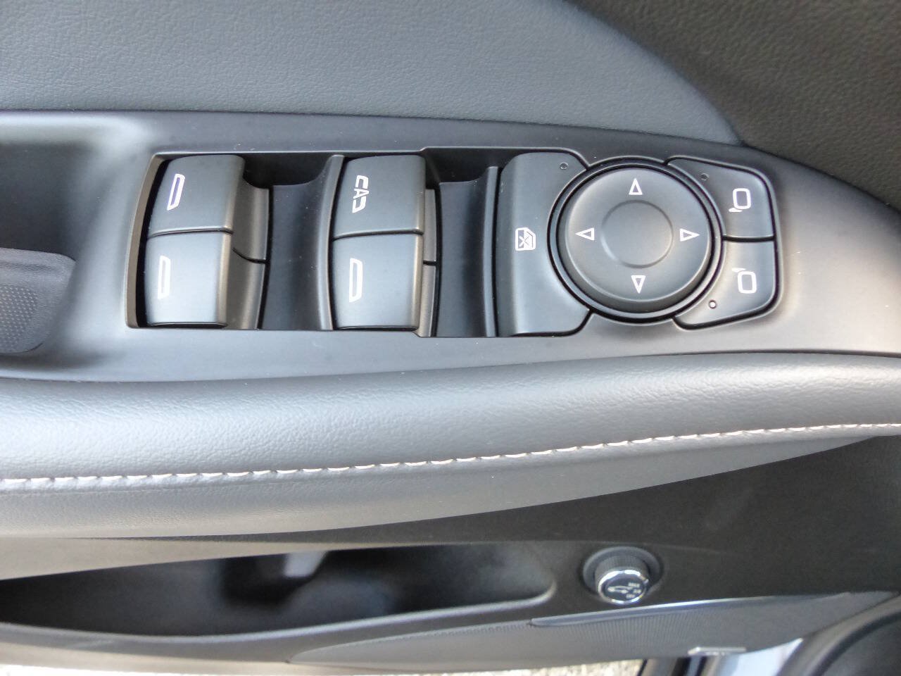 Used 2021 Buick Enclave Essence w/ Sound and Sites Package AWD/4WD image 23