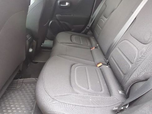 Used 2019 Jeep Renegade Latitude w/ Cold Weather Group image 16