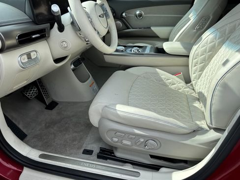 Used 2023 Genesis GV60 Performance image 9