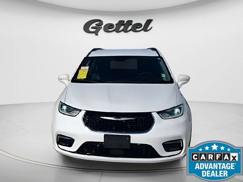 Used 2022 Chrysler Pacifica Touring-L image 3