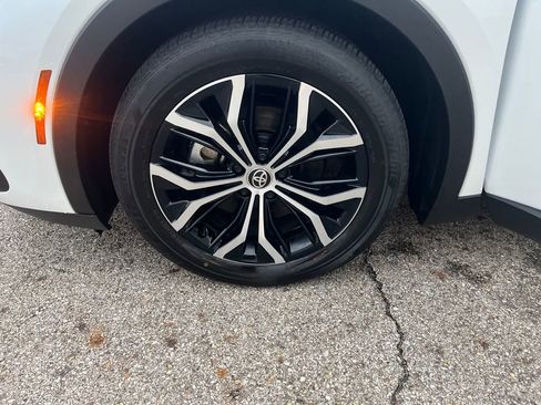 Certified 2025 Toyota Crown Limited image 27