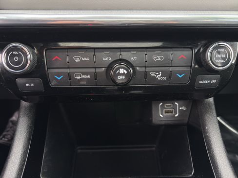 Used 2023 Jeep Compass Limited w/ Elite Group AWD/4WD image 23