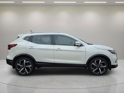 Used 2022 Nissan Rogue Sport SL w/ Premium Package image 4