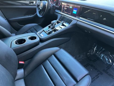 Used 2021 Porsche Panamera image 17