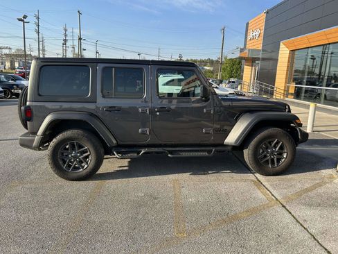 Used 2025 Jeep Wrangler Sport S image 6