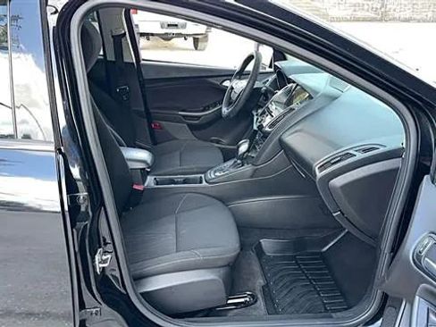 Used 2017 Ford Focus SEL FWD image 12