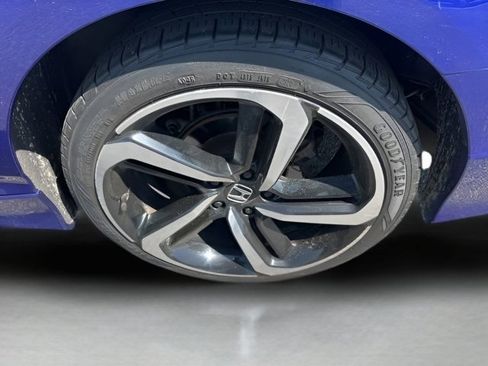Used 2018 Honda Accord Sport image 9