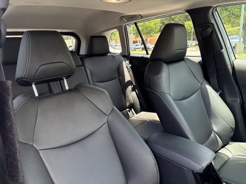 Used 2025 Toyota Corolla Cross XLE w/ Convenience Package FWD image 24