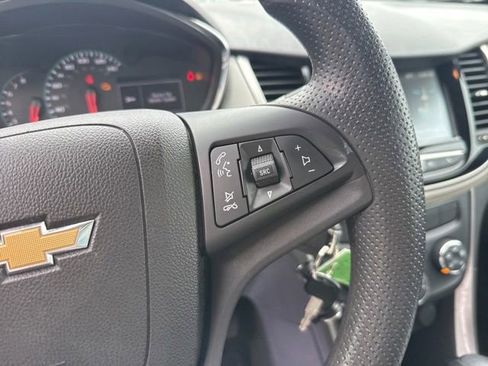 Used 2017 Chevrolet Trax LS FWD image 17