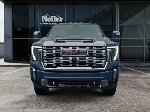 Used 2025 GMC Sierra 3500 Denali w/ Denali Reserve Package AWD/4WD image 3
