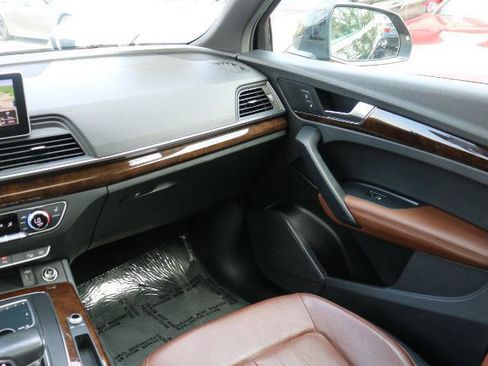 Used 2019 Audi Q5 2.0T Premium Plus w/ Premium Plus Package AWD/4WD image 22
