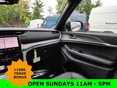 New 2025 Jeep Grand Cherokee Limited w/ Black Appearance Package image 27