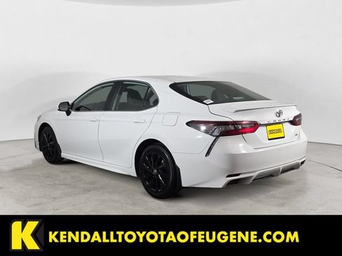 Used 2022 Toyota Camry SE FWD image 7