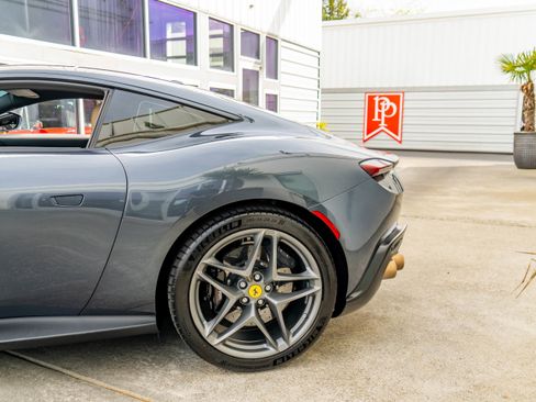 Used 2021 Ferrari Roma RWD image 5