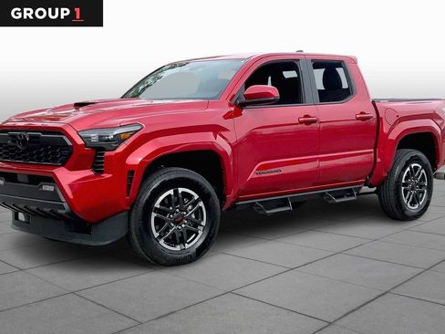 Used 2025 Toyota Tacoma TRD Sport image 1