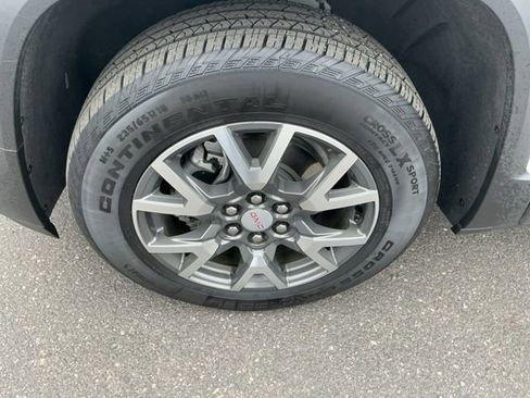 Used 2023 GMC Acadia SLE image 9