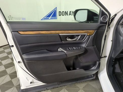 Used 2018 Honda CR-V Touring image 10