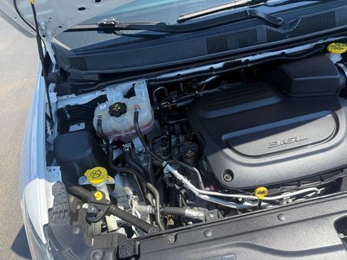 Used 2023 Chrysler Voyager LX FWD image 61