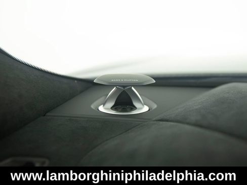 Used 2024 Lamborghini Urus Performante AWD/4WD image 25