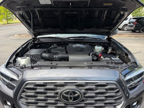 Certified 2020 Toyota Tacoma TRD Off-Road AWD/4WD image 28