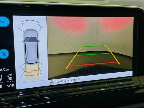 Used 2025 Volkswagen Atlas SE image 23