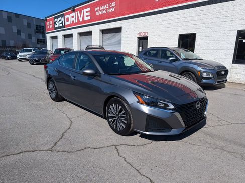 Used 2023 Nissan Altima 2.5 SV image 4